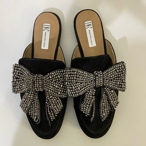 I.N.C bow mules